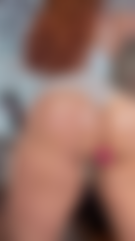 Gran culo lleno de aceite rebotando, ¿puedes rebotar en tu polla si quieres?