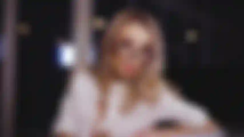 Tu maestra traviesa.