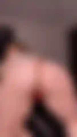 Quickie rebota el culo y folla por detrás.