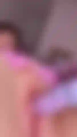 Coño húmedo follando con consolador de fantasía.