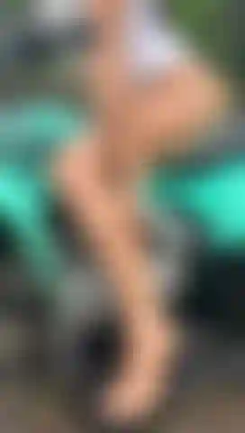 Follando mi coño caliente en mi quad.