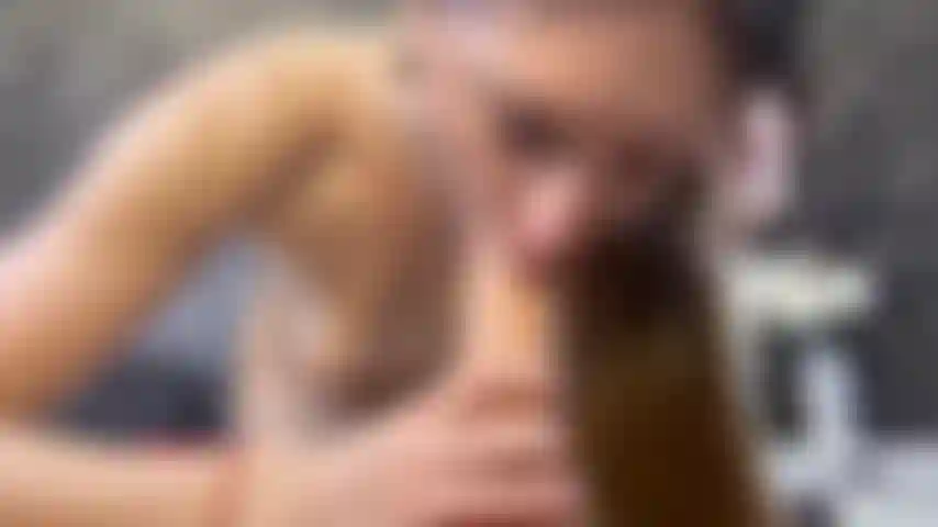 Chupa una gran polla sloopi que vale mucha saliva.