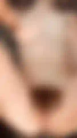 Masturbación meadow (rubia peluda con arbusto se corre al aire libre).