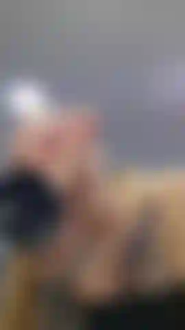 Chupando tu gran polla, explosión en mi boca.