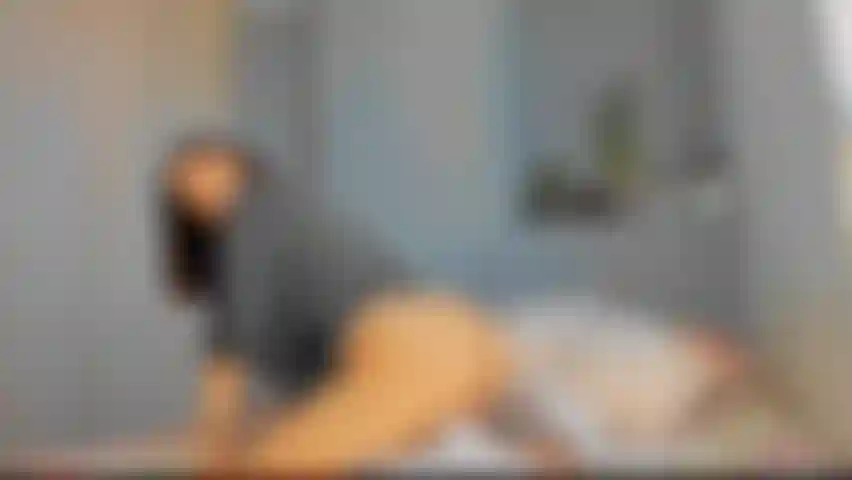 Follándome a lo perrito mojado.