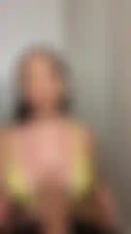 Pov veo tu polla afuera así que te doy la mejor mamada.