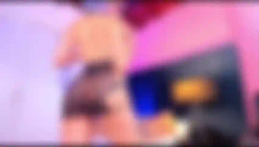 Provocándote, desnuda, cuerpo perfecto.