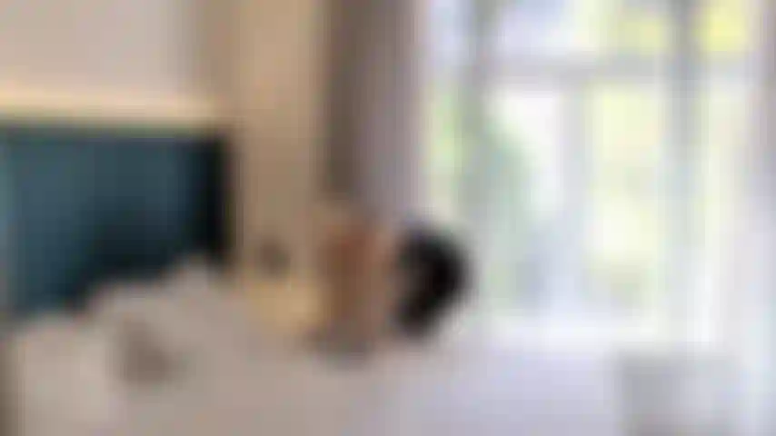 Sirvienta de muñeca de goma.