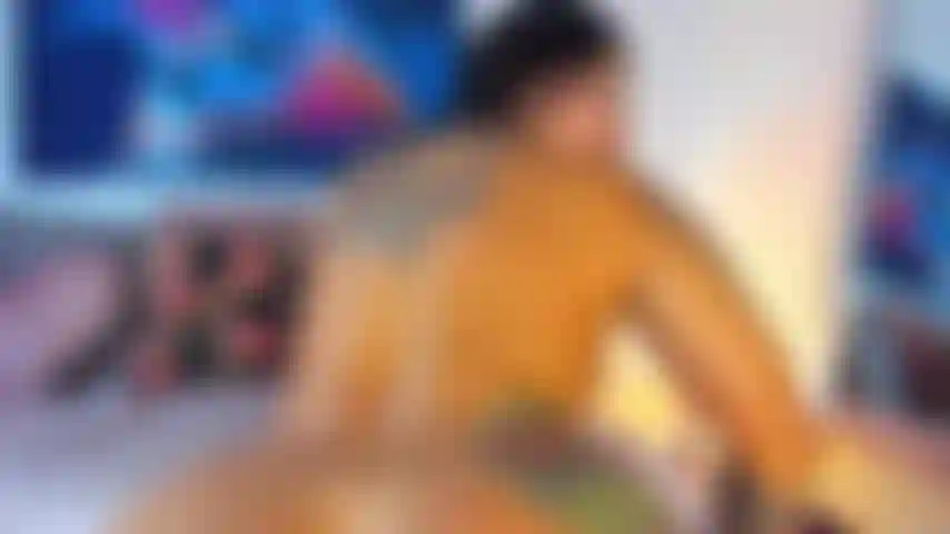 Aceite y termino con follarme el juguete!