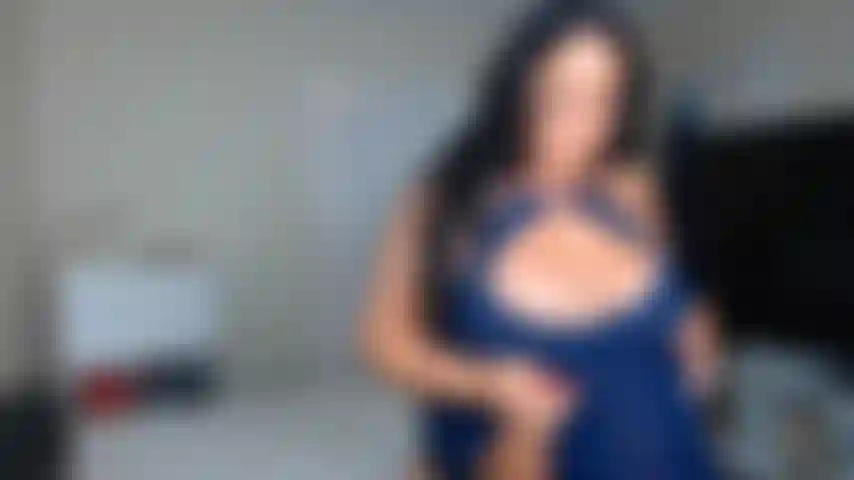 Abierta de par en par con un espectáculo de semen en los pies!