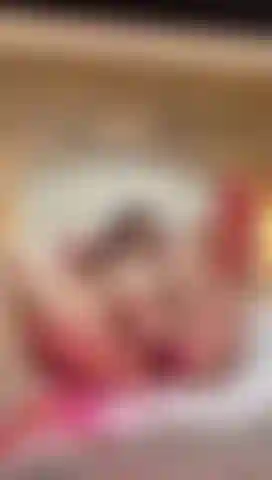 Muy mojada cogiéndome para ti.