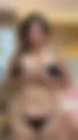 Mis curvas mis grandes tetas quieren que las folle.