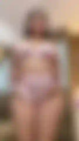 Mis curvas te llaman y quieren que me folles a fondo.