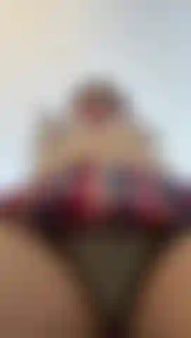 Desnudarme y jugar con mis dedos en mi coño es excitante para ti.