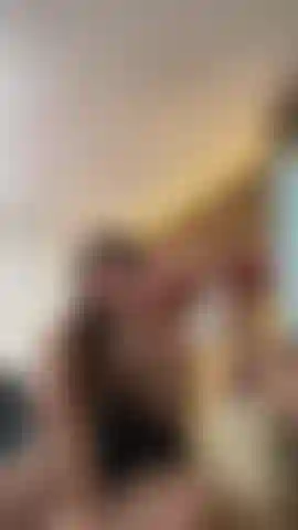 Excitante masaje con mis pies sobre tu polla y no pierdas de vista mi coñito.