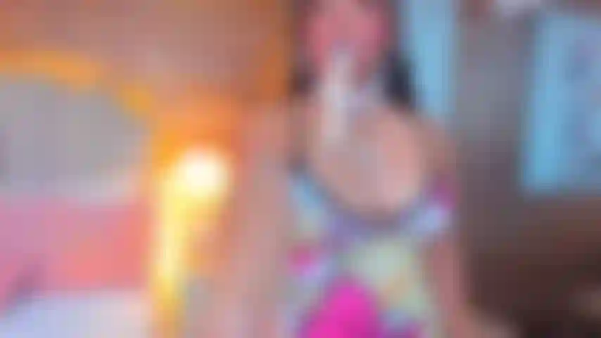 Azotando mi gran culo hasta que esté muy rojo.