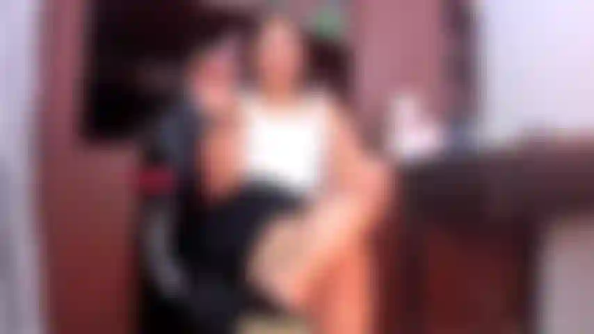 Frotando tu polla en mi coño caliente, oficina.