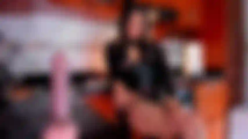 Estamos solos en casa, ¿te estás divirtiendo conmigo?