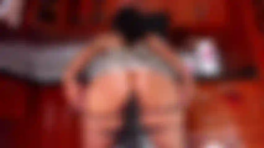 Provocándote antes de cabalgar.