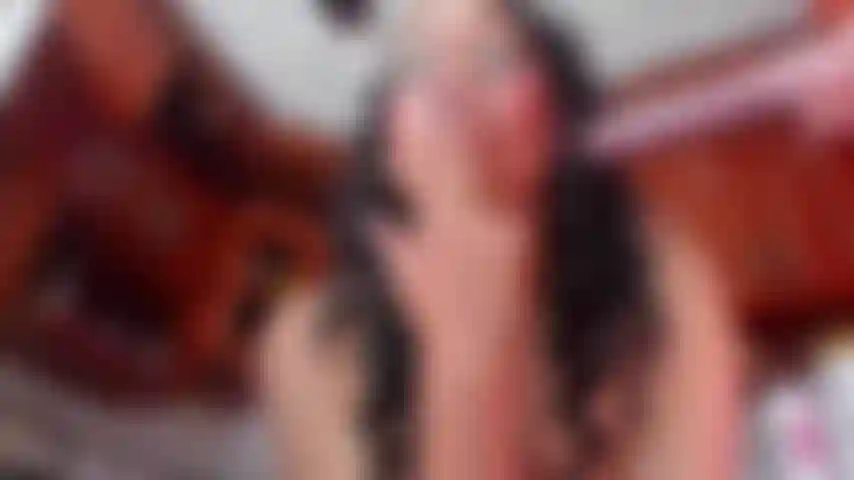 Jugando con tu polla en mis manos.