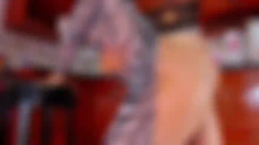 Juega con mi culo, nalgueame.