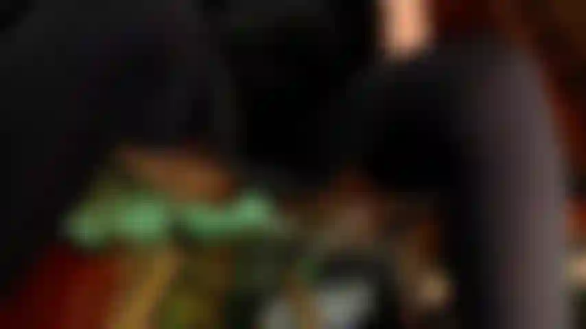 Espiando bajo mi falda?