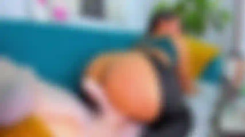 Frotando mi culo en tu polla.