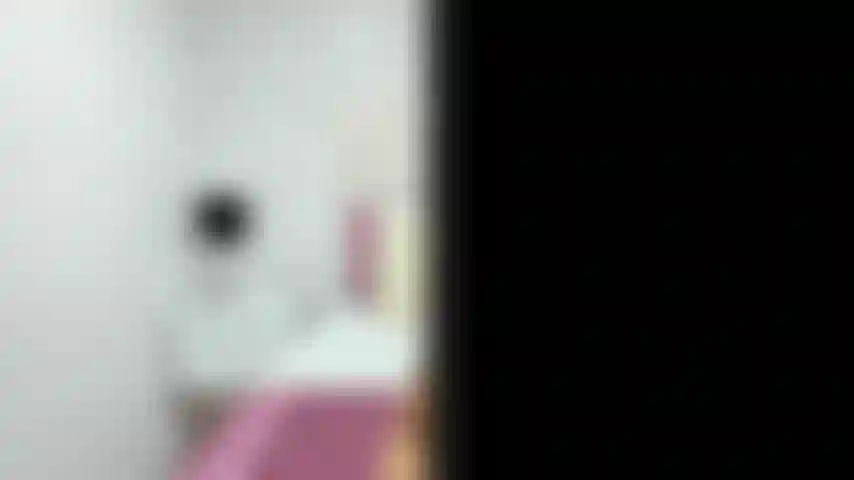 Probando mi culo por primera vez con mi plug.