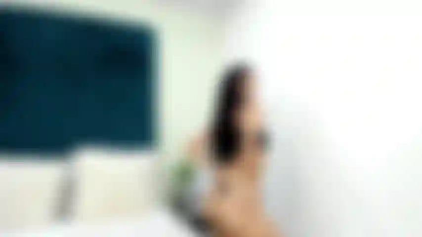 Siendo traviesa con mi coño.