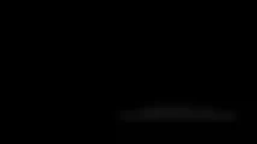 Follada con maquina acostada boca abajo.