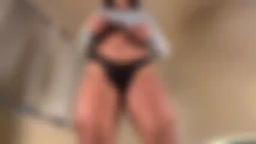 50 Se pone en cuclillas en tu cara.