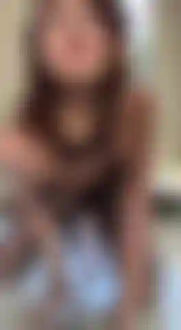 La media del cuerpo se queda puesta mientras follamos.