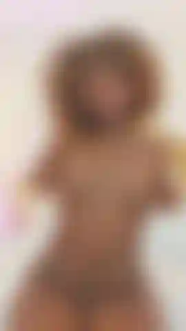 Mmmmm ven a chuparme las tetas.