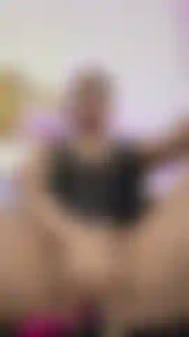 Masturbándome mi delicioso coño.
