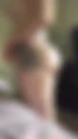 Twerking culo aceitado a cámara lenta.