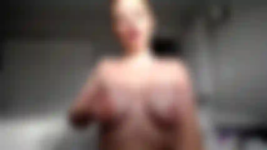 Exigente de semen, twerking, humillación.