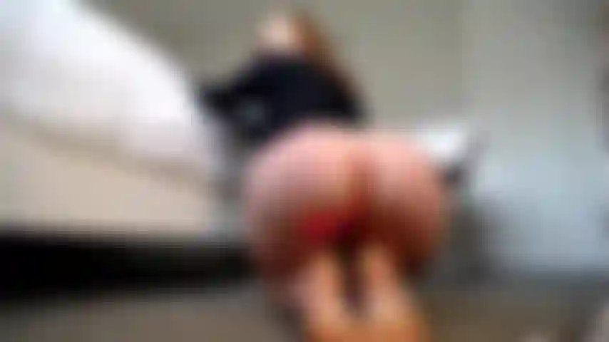 Adoro y huelo mi culo y mis plantas.