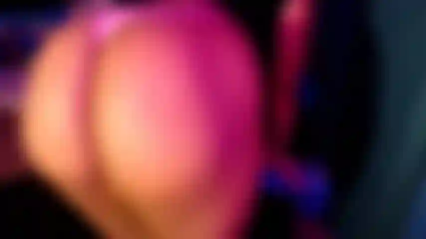 Azotando, rebotando, abriendo culo.