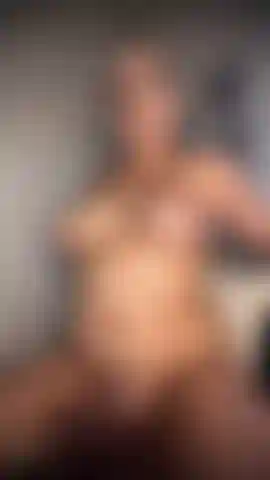 Montando mi dildo hasta que me corro.