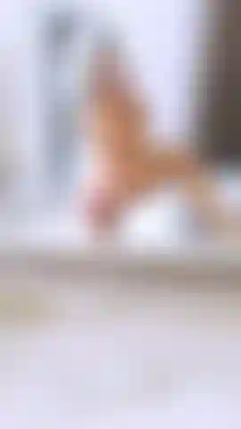 Watch me twerk with a butt plug