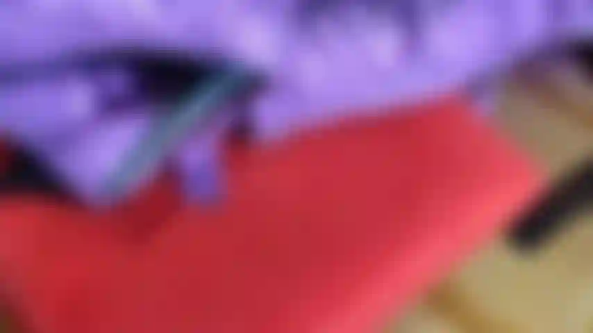 deseo tenerte de rodillas con tu lengua afuera, esperando la orden que te deje limpiarlas