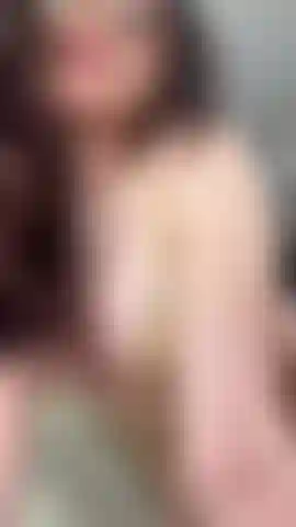 Ven y prueba mis dos nuevas grandes tetas y mi jugoso culo lleno de tu semen.