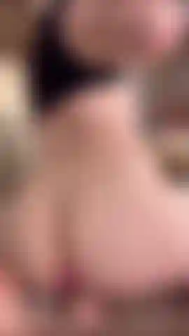 Follándome duro en mi habitación.