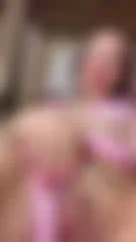 Domi_en_mi_coño_rosa_y_abierto.