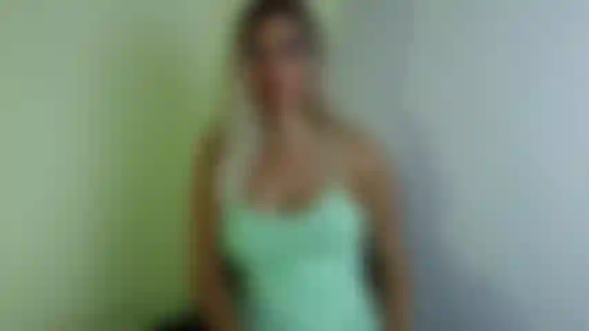 La chica traviesa recibió un creampie en la fiesta.