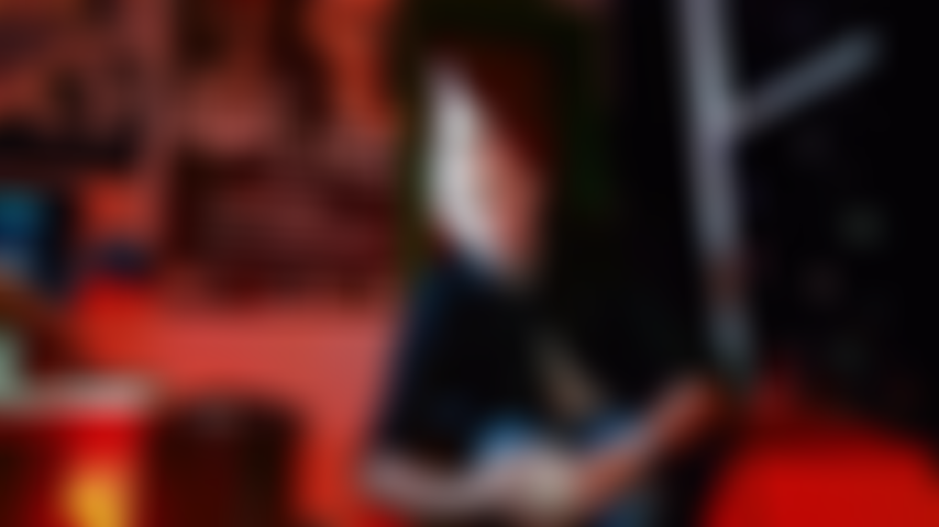 ¡Adora los pies de tu abusador!