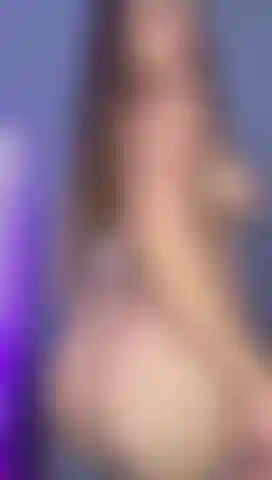 Esta rubia sexy quiere sexo duro.