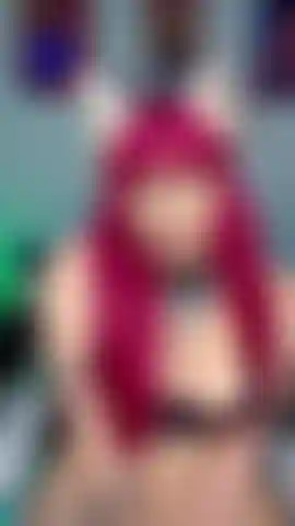 Gatita cachonda te ruega que te corras.