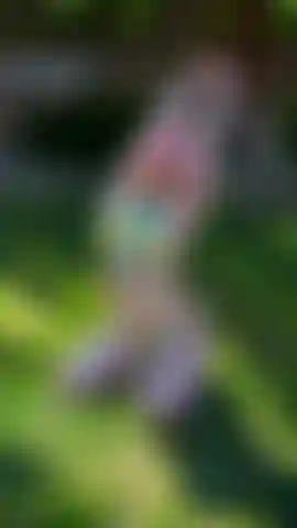 Vecina egirl caliente se masturba en el patio trasero (voyeur)