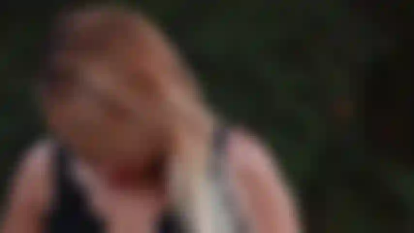 Seducción lilith, bouyeur, desnuda en el lago, masturbación, rubia sexy, tocándose el coño depilado, dedos en el culo, tetas.